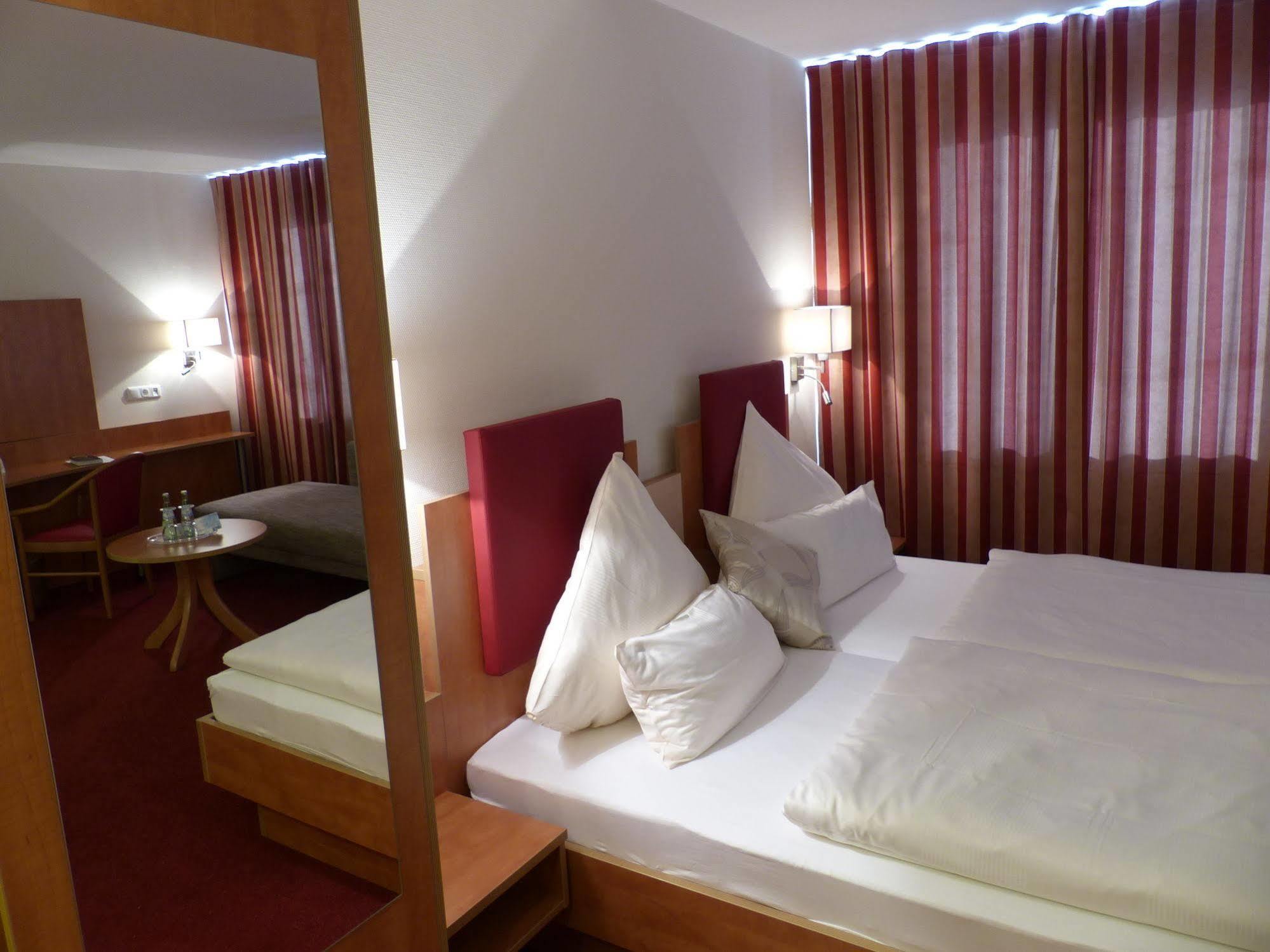 City Hotel By Celina Hagen  Ngoại thất bức ảnh